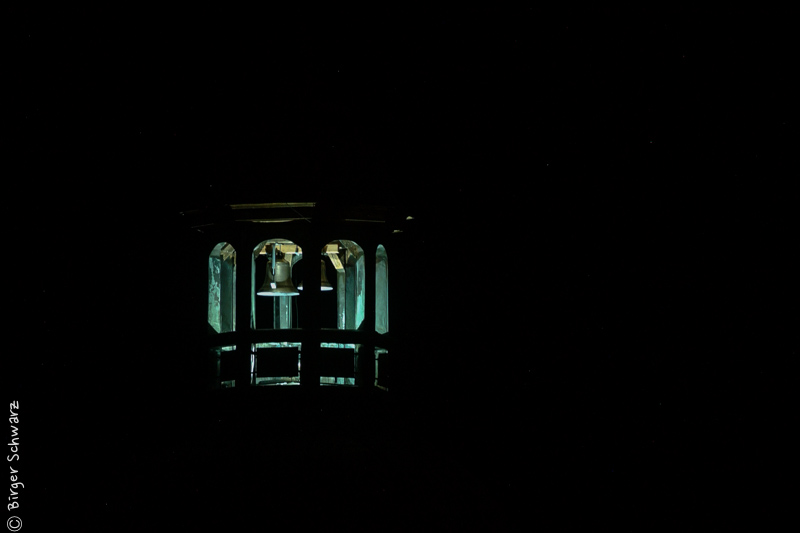 Walsroder Kirchturm bei Nacht.