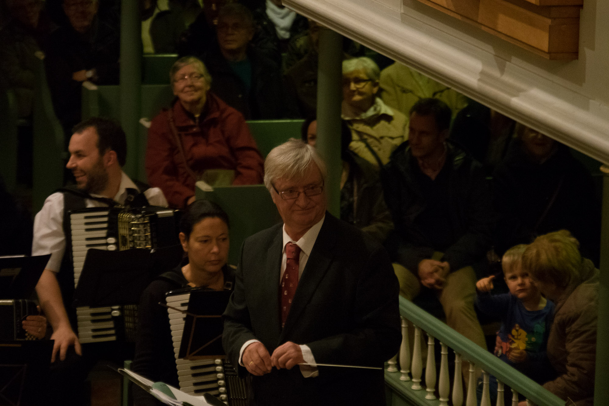 Abschiedskonzert des 1. Orchesters der Harmonikafreunde Schneverdingen unter der Leitung von Axel Nicolaus. Axel Nicolaus gibt nach 33 Jahren die Leitung des Akkordeon Orchesters der Harmonikafreunde Schneverdingen ab.
