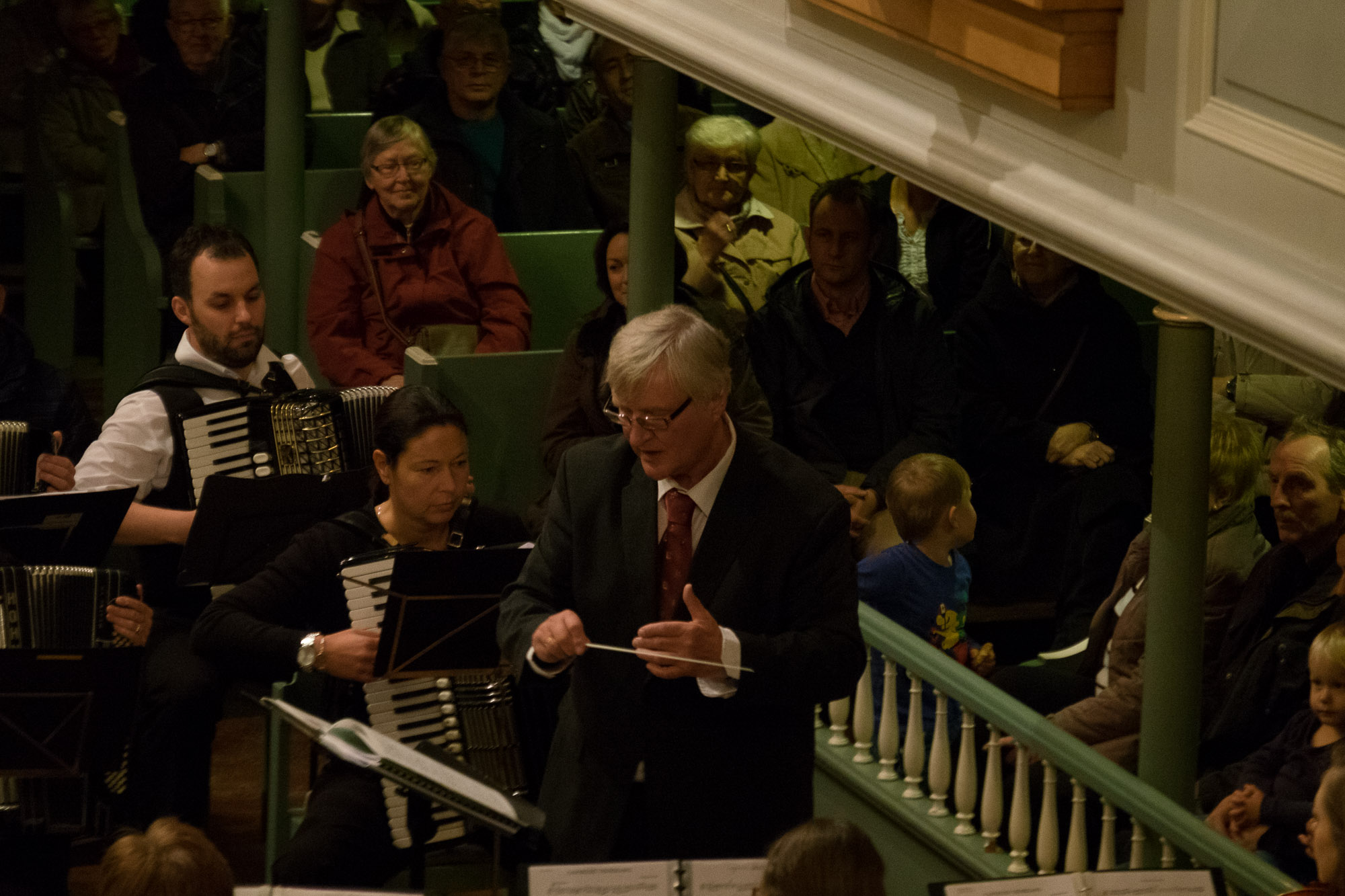 Abschiedskonzert des 1. Orchesters der Harmonikafreunde Schneverdingen unter der Leitung von Axel Nicolaus. Axel Nicolaus gibt nach 33 Jahren die Leitung des Akkordeon Orchesters der Harmonikafreunde Schneverdingen ab.