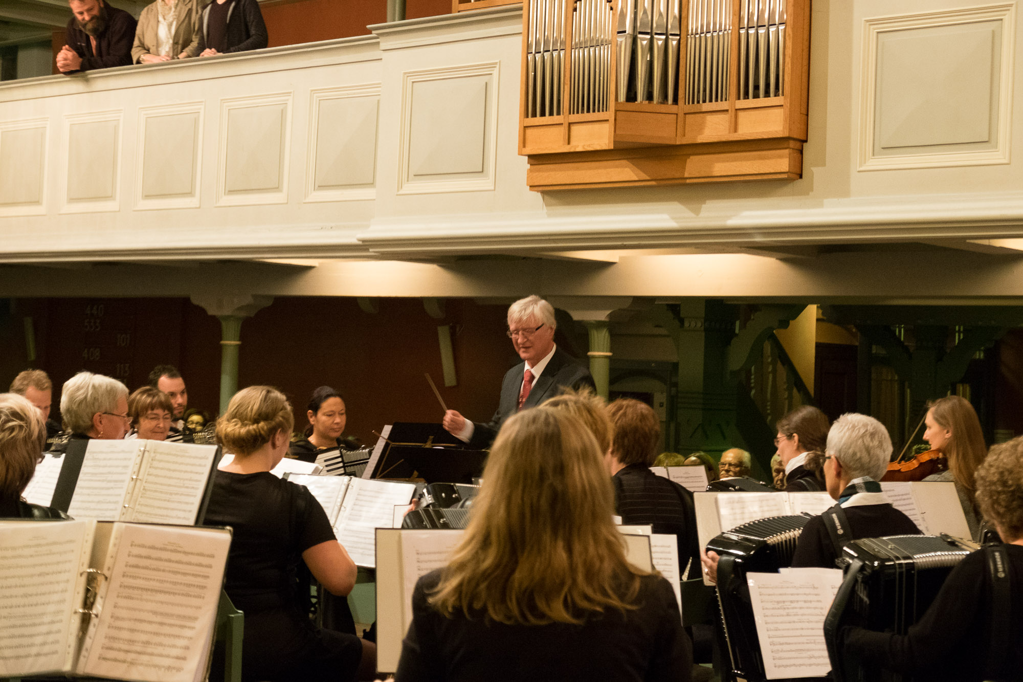 Abschiedskonzert des 1. Orchesters der Harmonikafreunde Schneverdingen unter der Leitung von Axel Nicolaus. Axel Nicolaus gibt nach 33 Jahren die Leitung des Akkordeon Orchesters der Harmonikafreunde Schneverdingen ab.