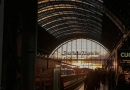 Frankfurt Hauptbahnhof - Sonnenuntergang am Frankfurter Hauptbahnhof. - Deutschland, Frankfurt, Frankfurt (Main), Frankfurt am Main, Hauptbahnhof, Hessen, Mainhatten, Sonnenuntergang, Tageszeit, Augenblick