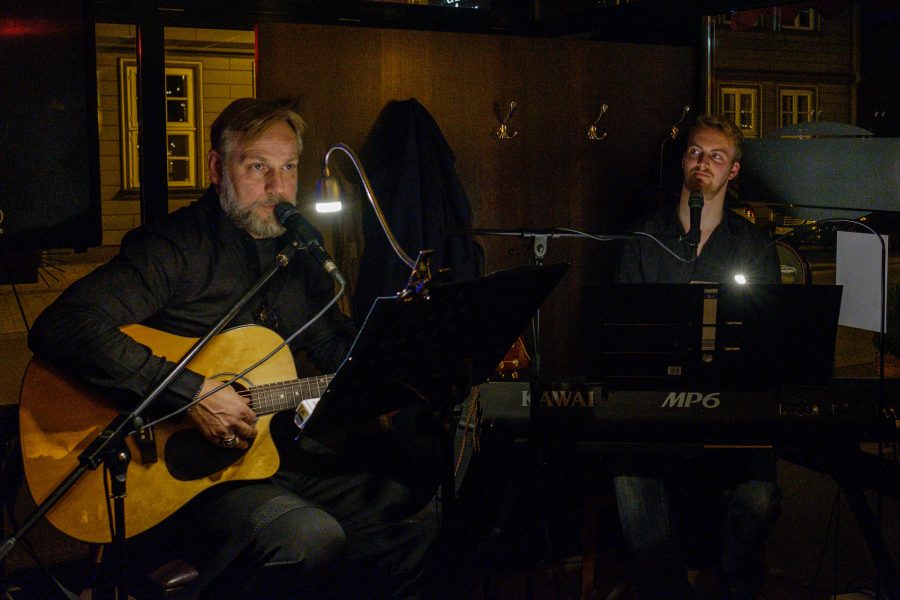 Spendenkonzert Ein Song für Franzi in der La Brasserie - Benefizkonzert für Franziska Maifarth, die durch einen Unfall eine Querschnittslähmung zugezogen hat. Sie möchte aber Laufen trotz Querschnitt und dafür werden durch dieses Konzert Spenden gesammelt. Heiko Ebeling und Malte Kardel spielen einen Mix aus alten und neuen Stücken. - Brasserie, Franziska Maifarth, Heiko Ebeling, Konzert, La Brasserie, LaBrasserie, Laufen trotz Querschnitt, Malte Kardel, Spendenkonzert, Veranstaltungen, Walsrode