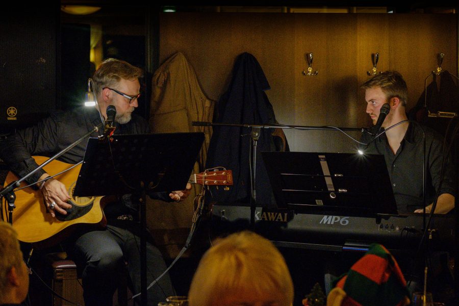 Benefizkonzert für Franziska Maifarth, die durch einen Unfall eine Querschnittslähmung zugezogen hat. Sie möchte aber Laufen trotz Querschnitt und dafür werden durch dieses Konzert Spenden gesammelt. Heiko Ebeling und Malte Kardel spielen einen Mix aus alten und neuen Stücken.