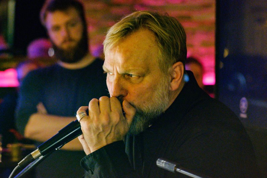 Benefizkonzert für Franziska Maifarth, die durch einen Unfall eine Querschnittslähmung zugezogen hat. Sie möchte aber Laufen trotz Querschnitt und dafür werden durch dieses Konzert Spenden gesammelt. Heiko Ebeling und Malte Kardel spielen einen Mix aus alten und neuen Stücken.